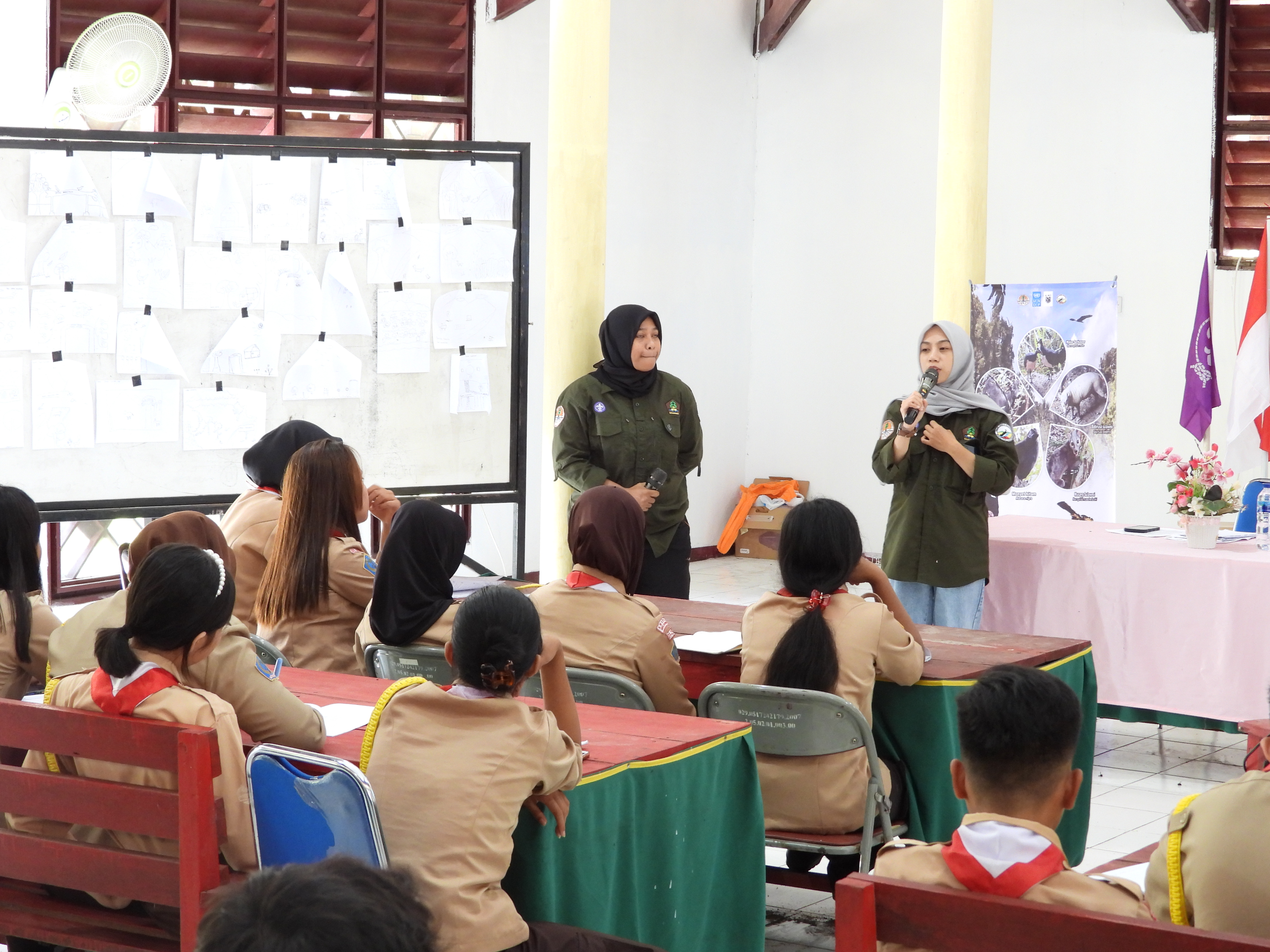 Inspiring Women Partners of Forest Rangers (IWPFR) personnel shared conservation messages to the scouts. 